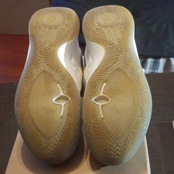 Nike Kyrie Irving Flytrap3 White Varsity Royal  SZ 11 EUC - Picture 9 of 9